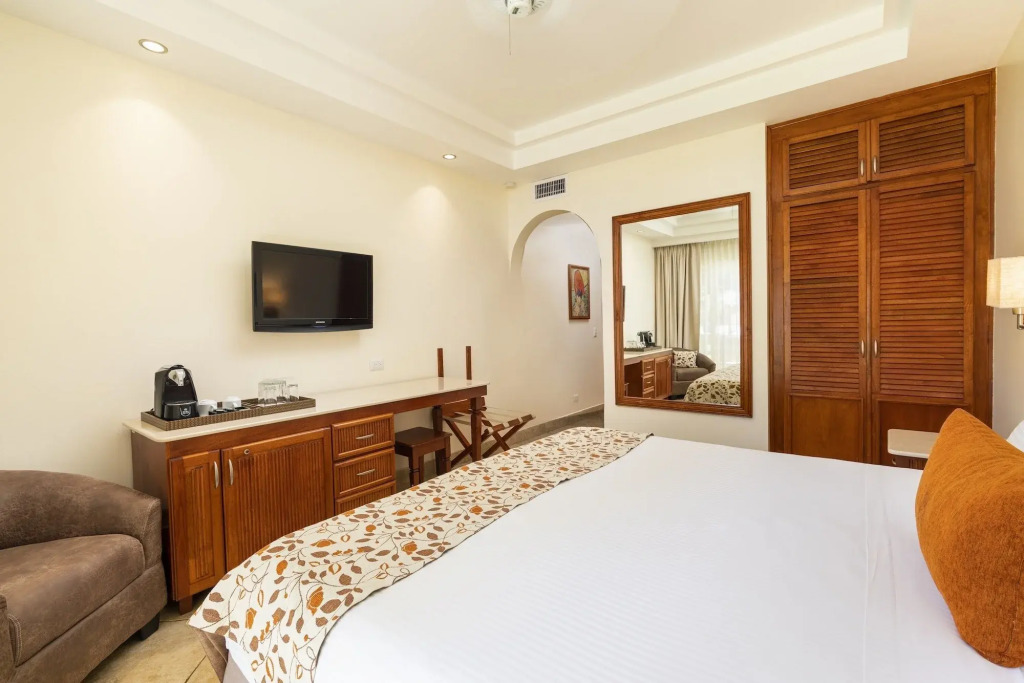 Hotel Tamarindo Diria Beach Resort