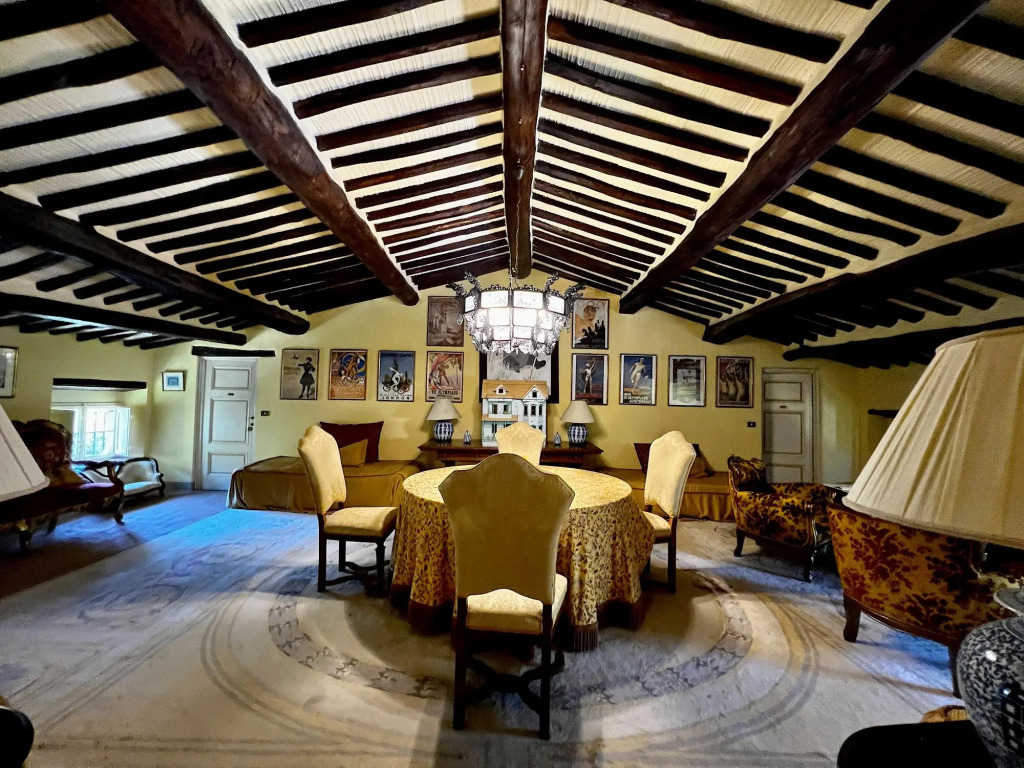 Villa Michaela, New Listing! Spacious Villa, exclusive venue with Pool, Chapel and Tennis courts