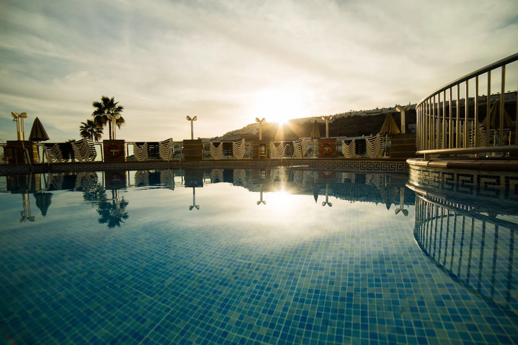 Apartamentos Cabau Cala Nova