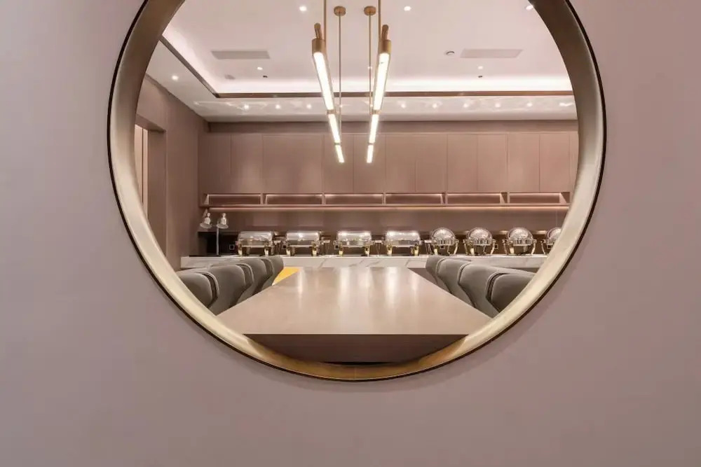 World Hotel (Jinan CBD Dingjiazhuang Subway Station)