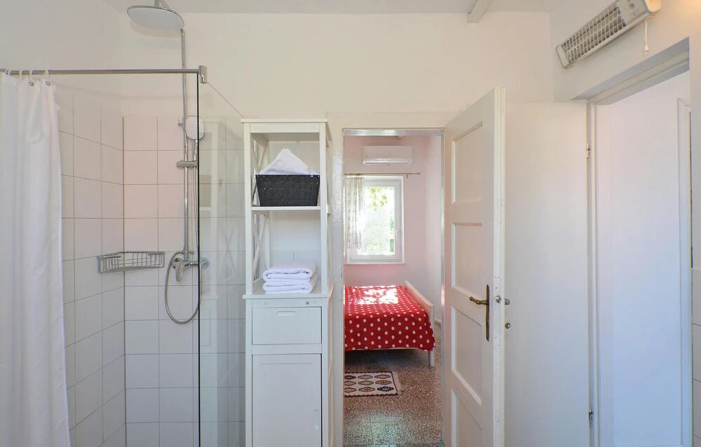 Beautiful Home in Zedno With Wifi and 4 Bedrooms
