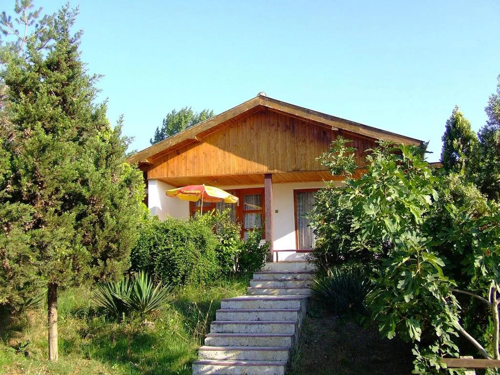 Alexander Bungalows