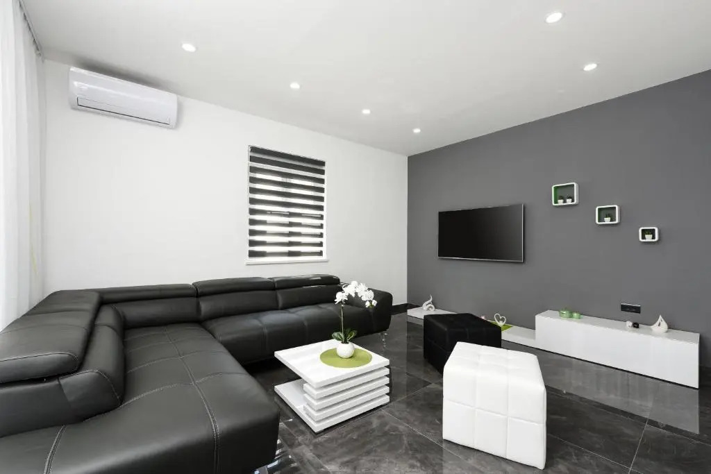 Villa Mare - with HEATED POOL