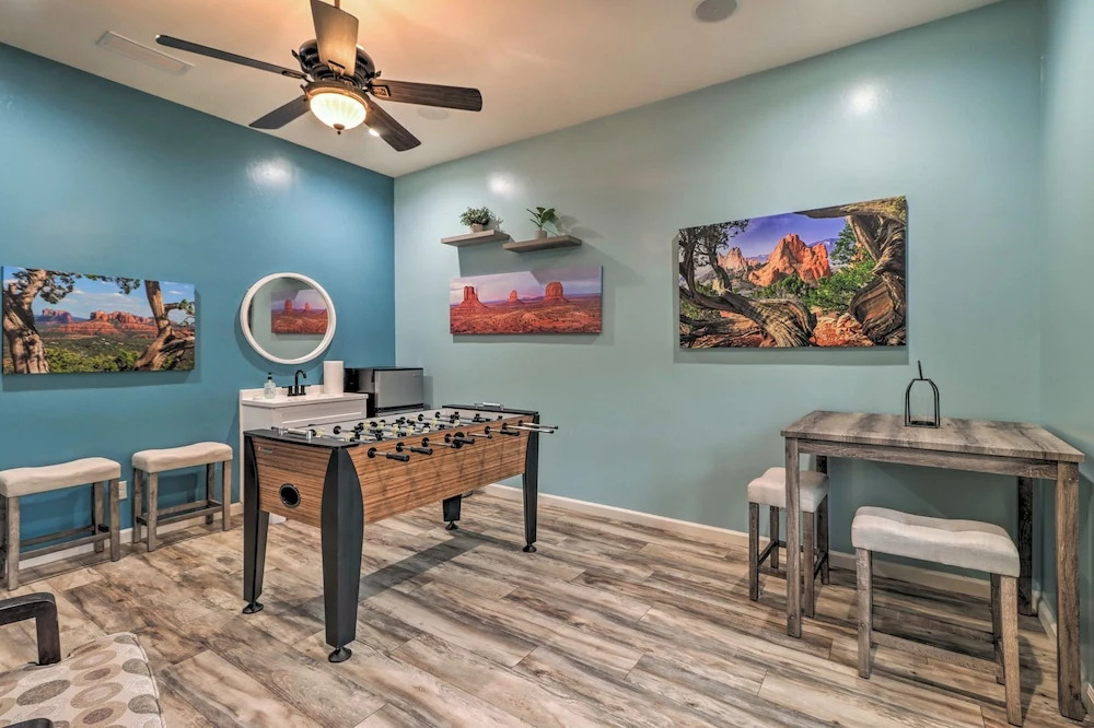 Pool and Spa! Phoenix Mansion Near Spring Training