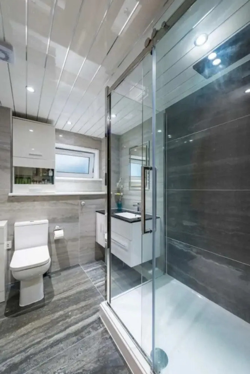 Elegant 4 Bedroom Maisonette Near Wardie Bay