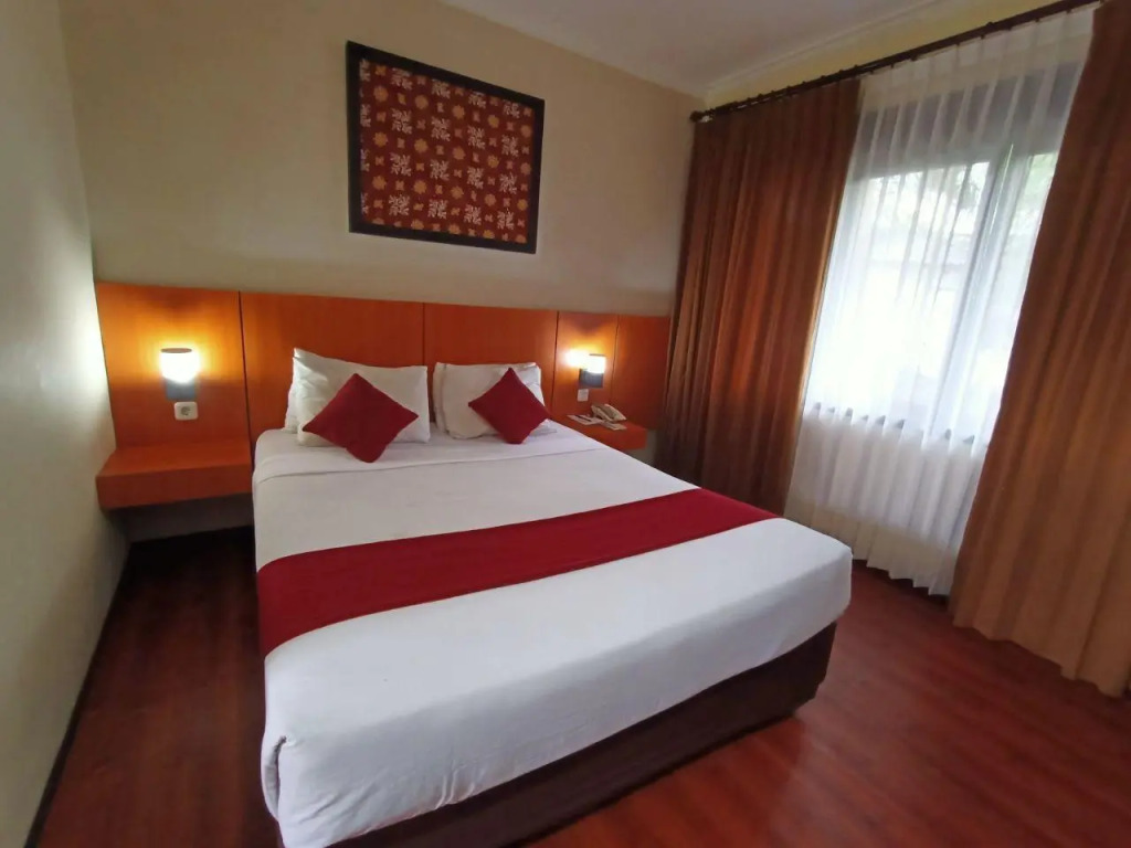 Tuwuh Hotel at Kayutangan