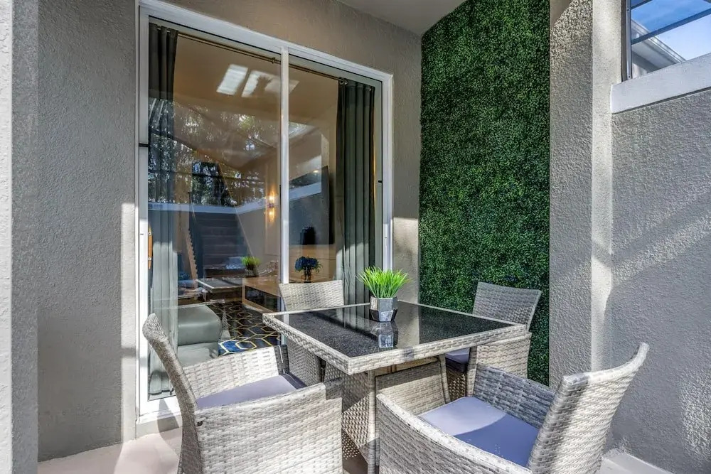Luxury Chic Modern Home Prime Location