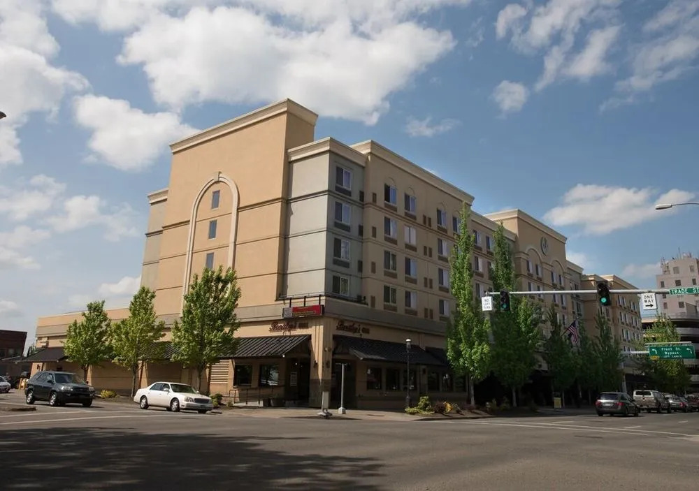 The Grand Hotel - Salem