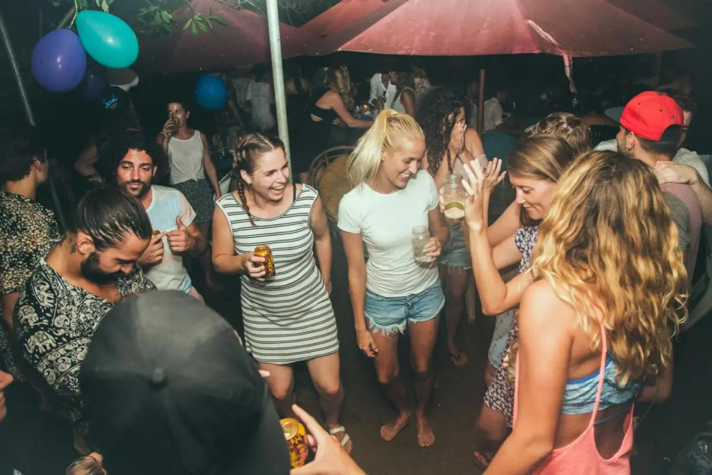 Surf & Party - Hostel Somewhere Else
