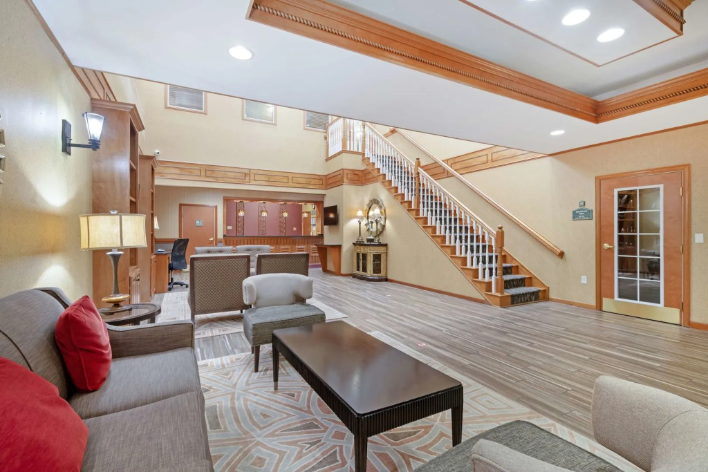 Best Western Plus Bradbury Inn and Suites