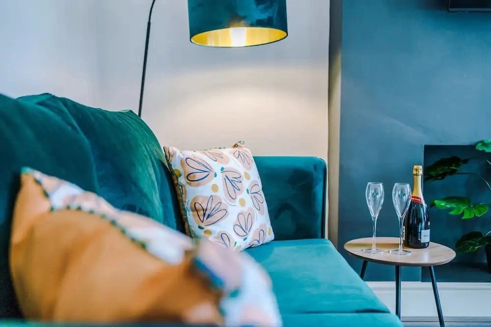 Modern Home Ideal for Business Groups Sleeps 7