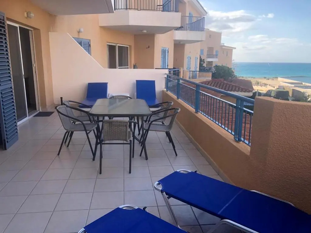 Stylish 2 bedroom apartment with seaviews in King's Palace