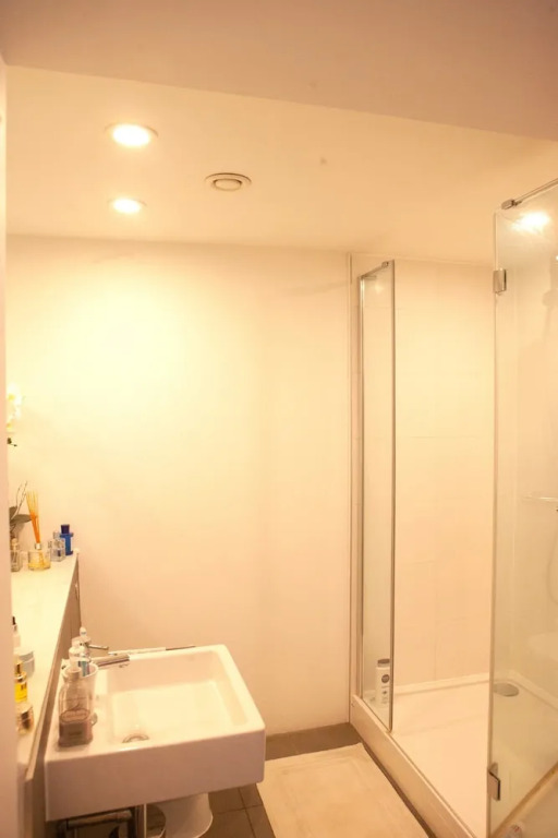 2 Bedroom Apartment Near Airport