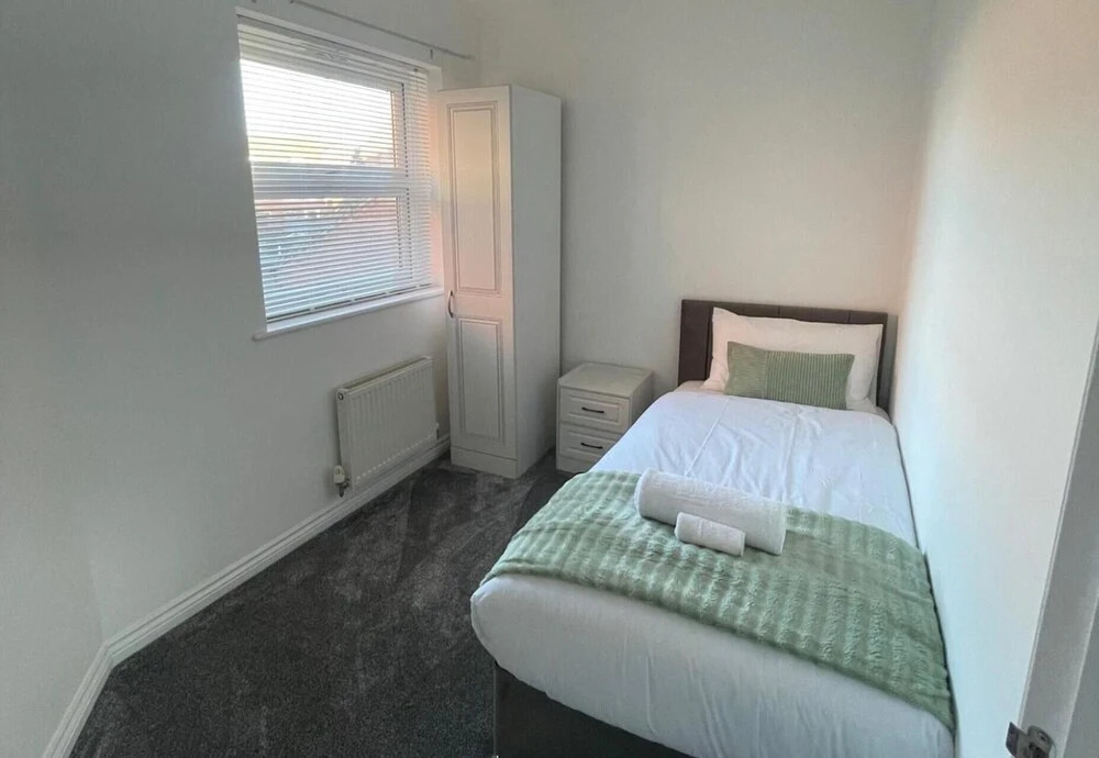 3-bed-sleeps 5 With Garden and Parking