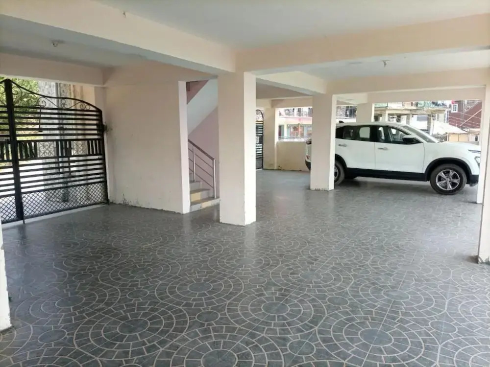 Goroomgo Thakur Home's Shimla