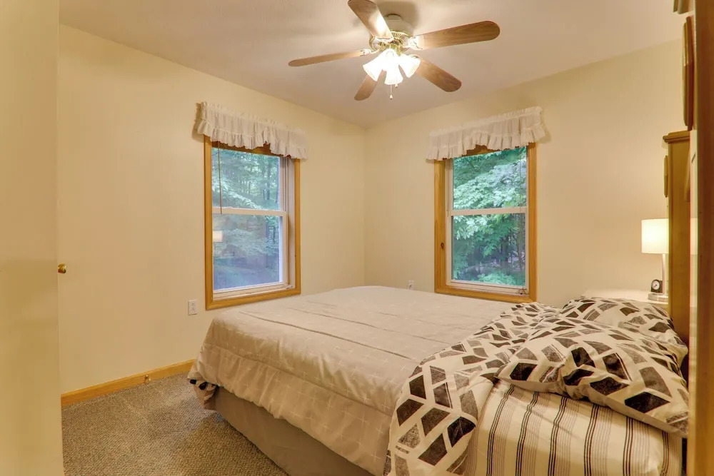 Deck & Resort Amenities: Arrowhead Lake Home!