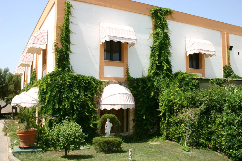 Kamarina Resort