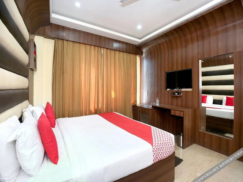 Majestic Crown by OYO Rooms