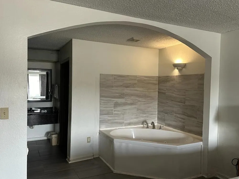 Quality Inn & Suites Decatur Priceville I-65