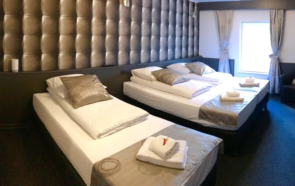 RAVeL Hotel Cyrano