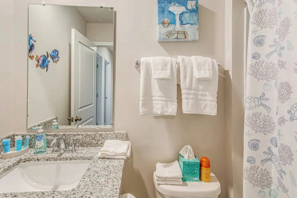 2 Mi to Sea & Sand! Modern New Build in Surfside