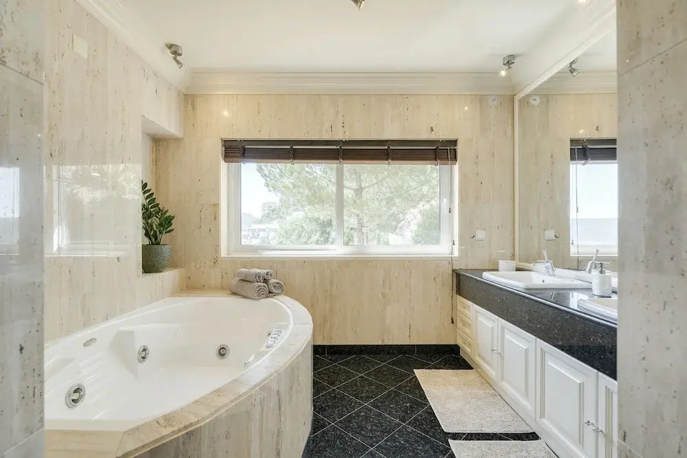Coastline Arrabida Villa by Cadenzalux