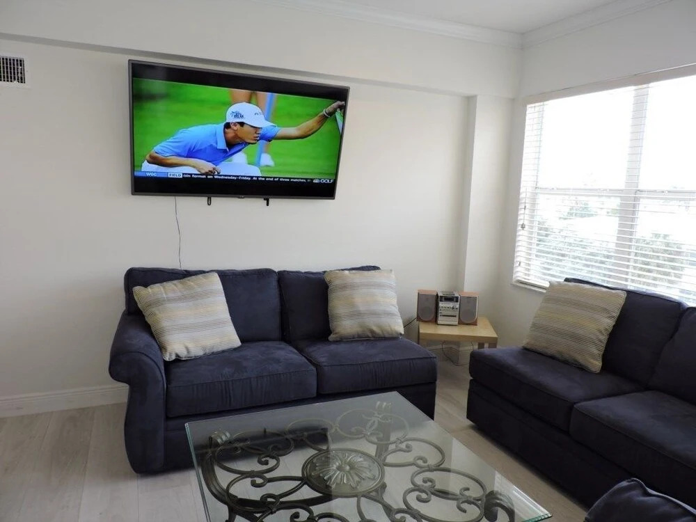 Windwood Beachside 303 on Hollywood Beach 3/2 for 8 Pool