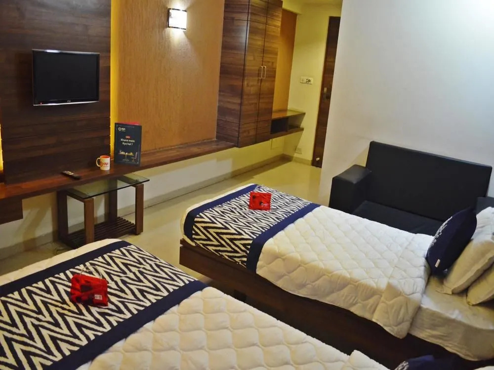 OYO 2430 Hotel Apex