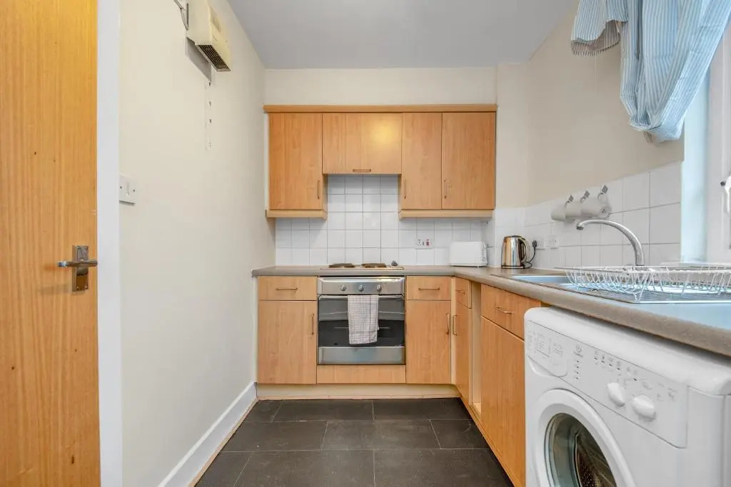 Edinburgh City Center Coady Apartment SLEEPS 5 FREE CAR PARK SPACE