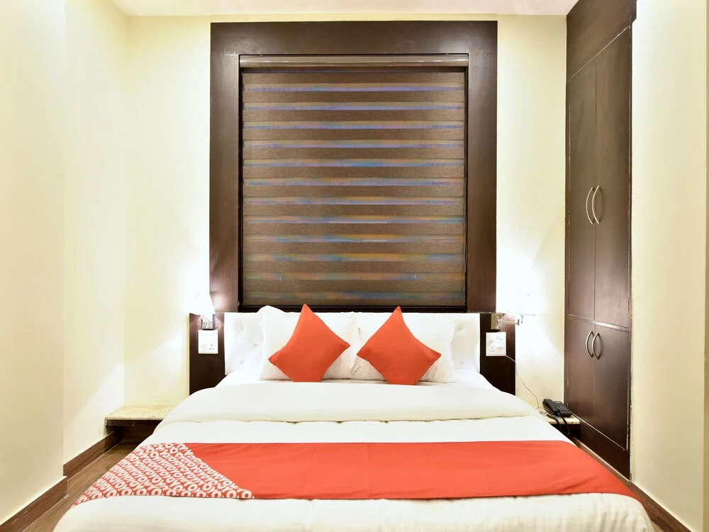 OYO 12770 Hotel Mirage Residency