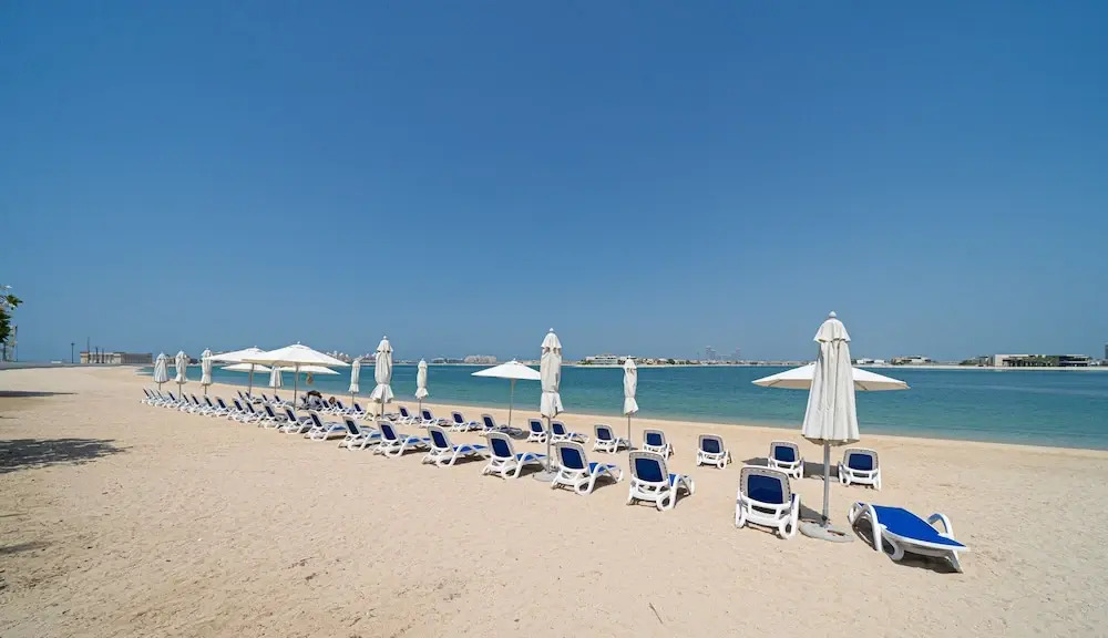 Spacious One Bedroom with Beach Access