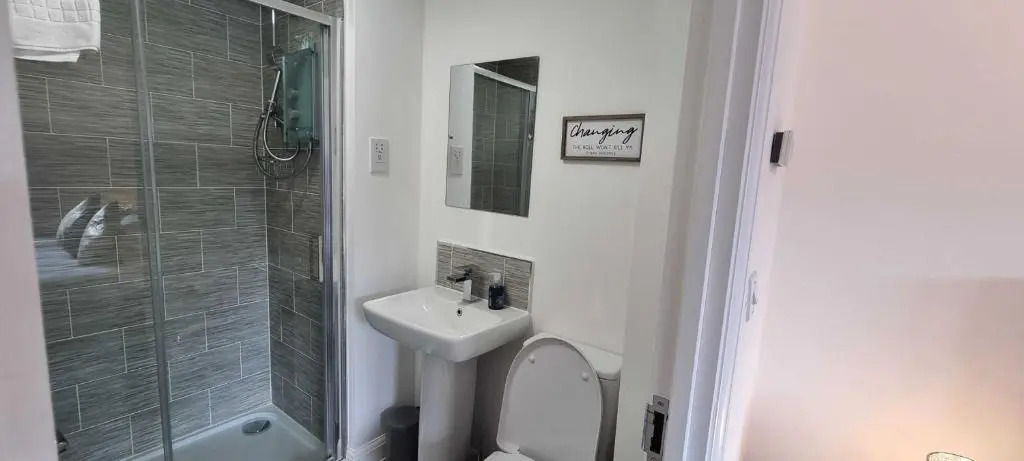 Near City Centre 4 Bed 2 Bath House with Parking, Digbeth, Birmingham