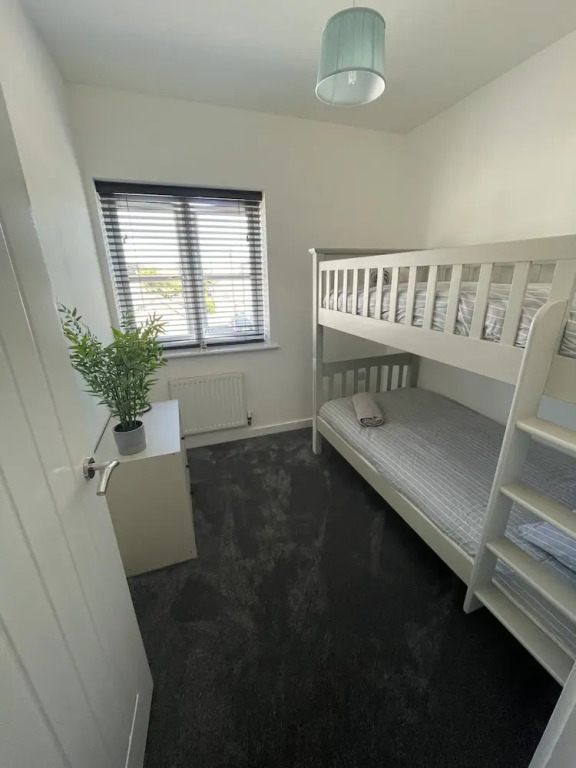 Beautiful 2 Bedroom House, Seasisde Location