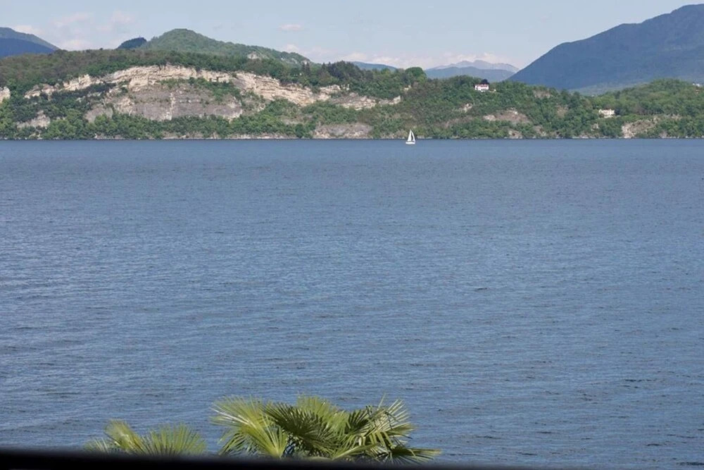 Stresa Apartment With Private Access to Beach