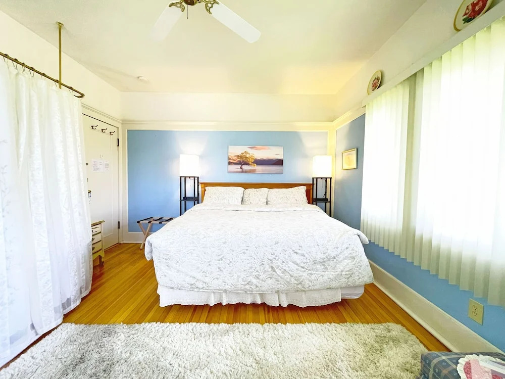 White Rose Inns & Motel