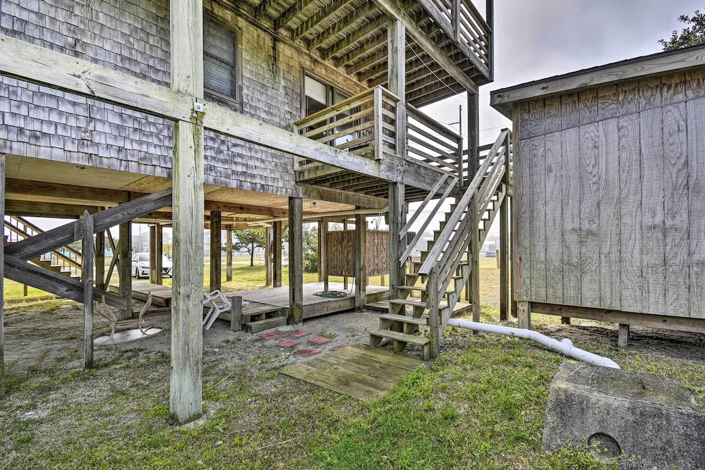 Hatteras-style Salvo Home - Walk to Shore!