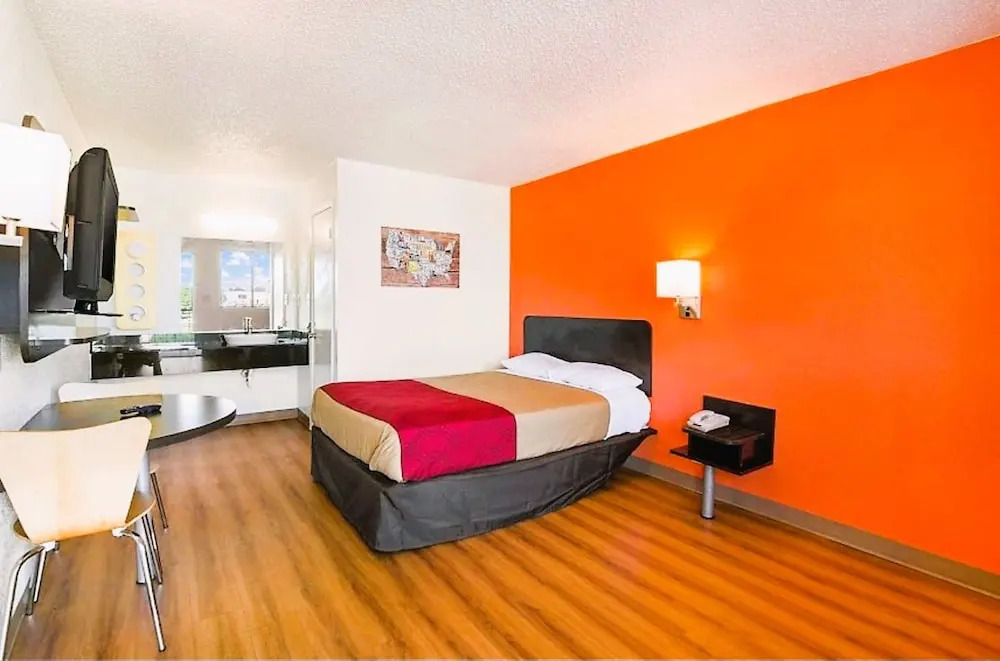 Motel 6 Mobile North