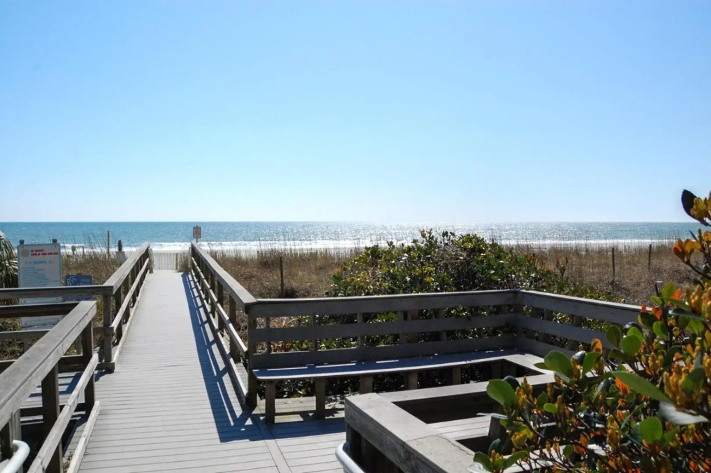 Shore Club Cottage 9684