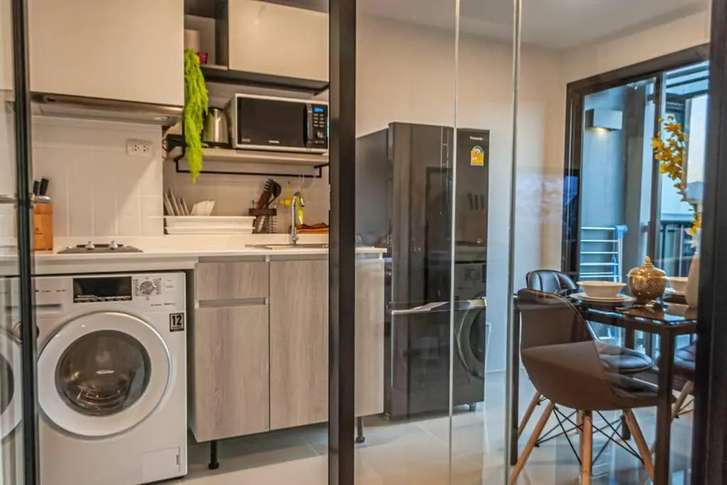 1BR Mountain/Pool View at Central festival mall.
