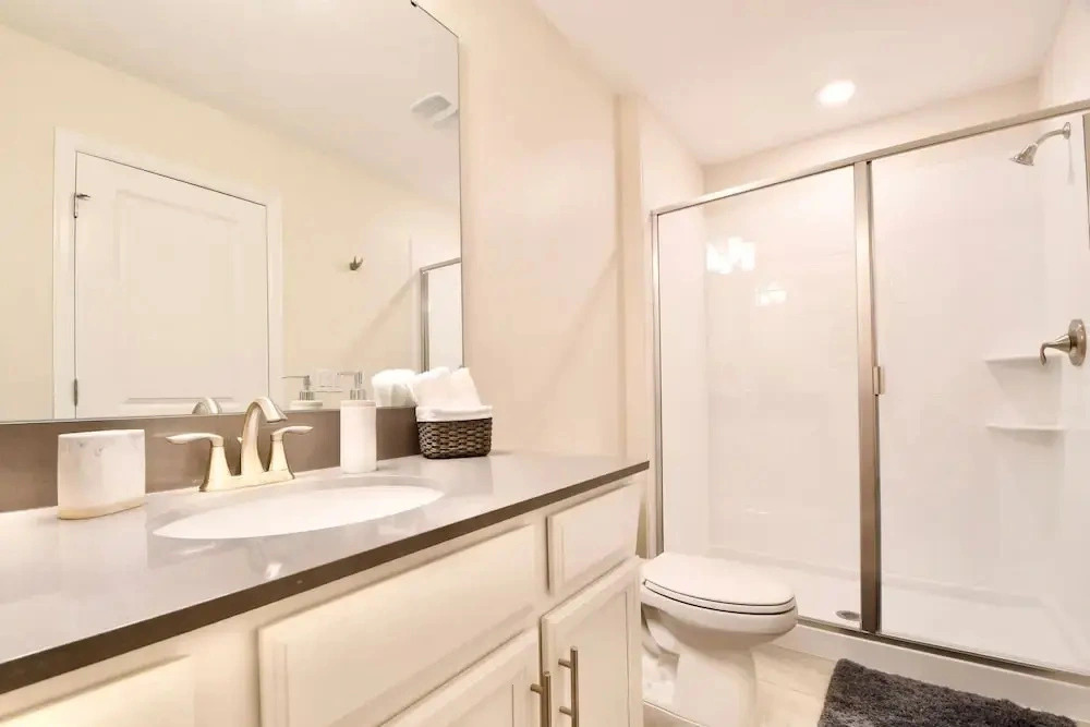 Modern Oasis Near Shopping n Golf Course w Pool