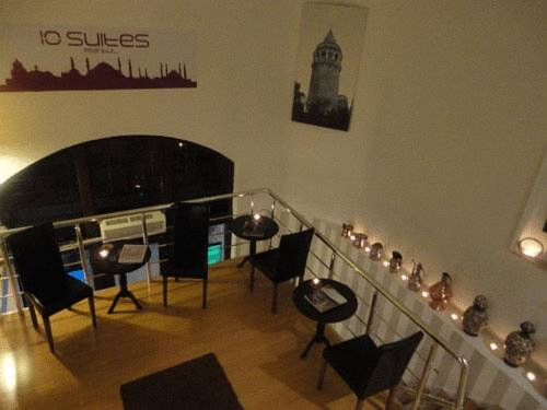 10 Suites Hotel