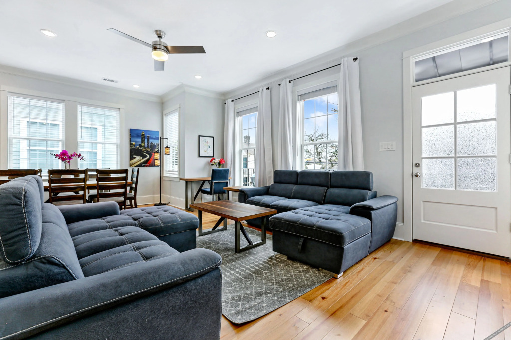 Amazing 4BR w Balcony by Hosteeva