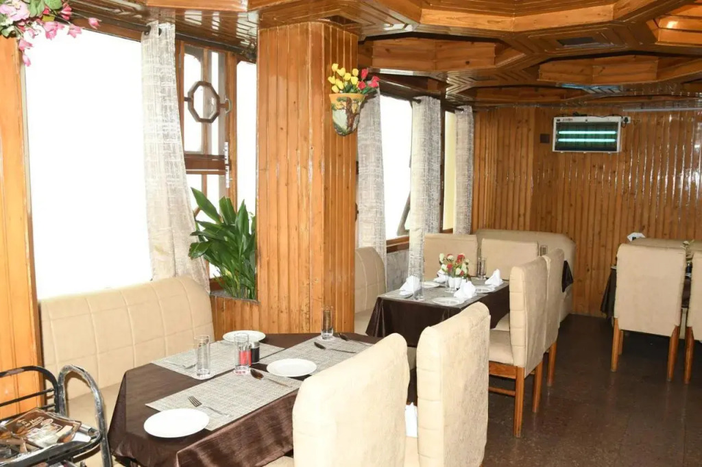 Hotel Auckland - Near Mall Road