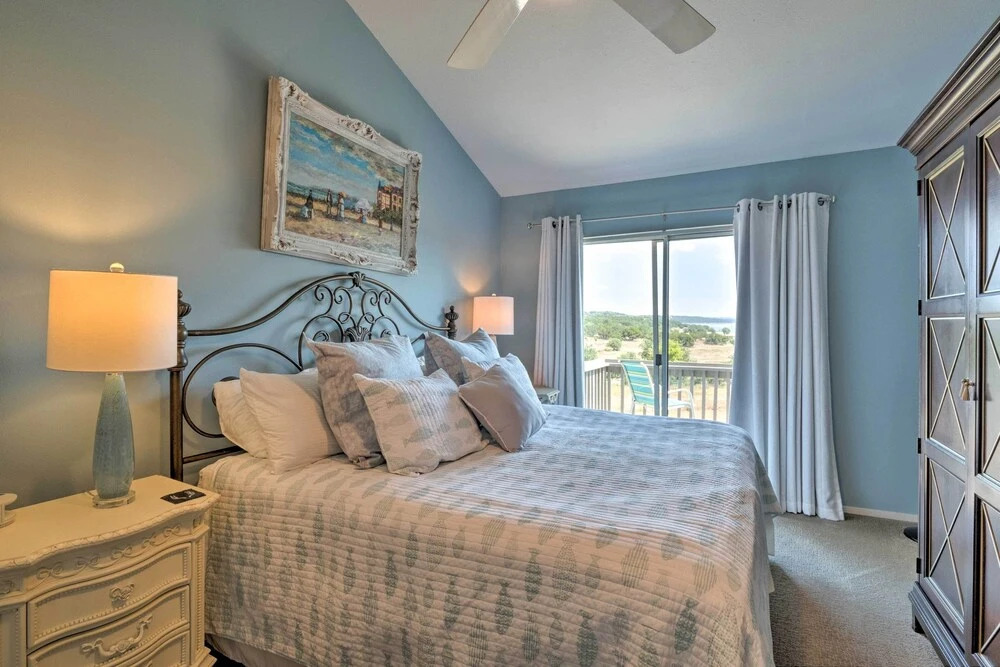 Waterfront Lake Travis Home w/ Pool Access!