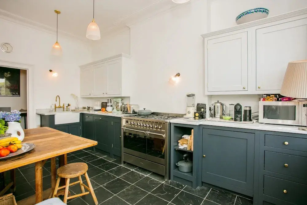 2 Bedroom Period Apartment Next To Clapham Common