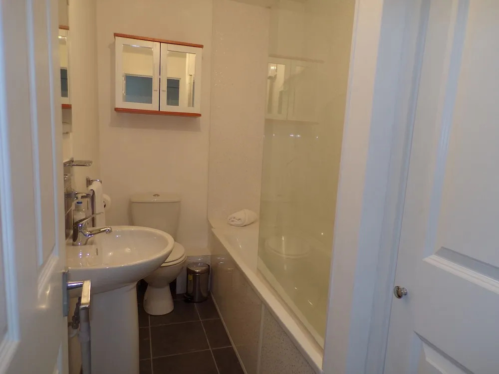 Lakeview Apartments and Rooms