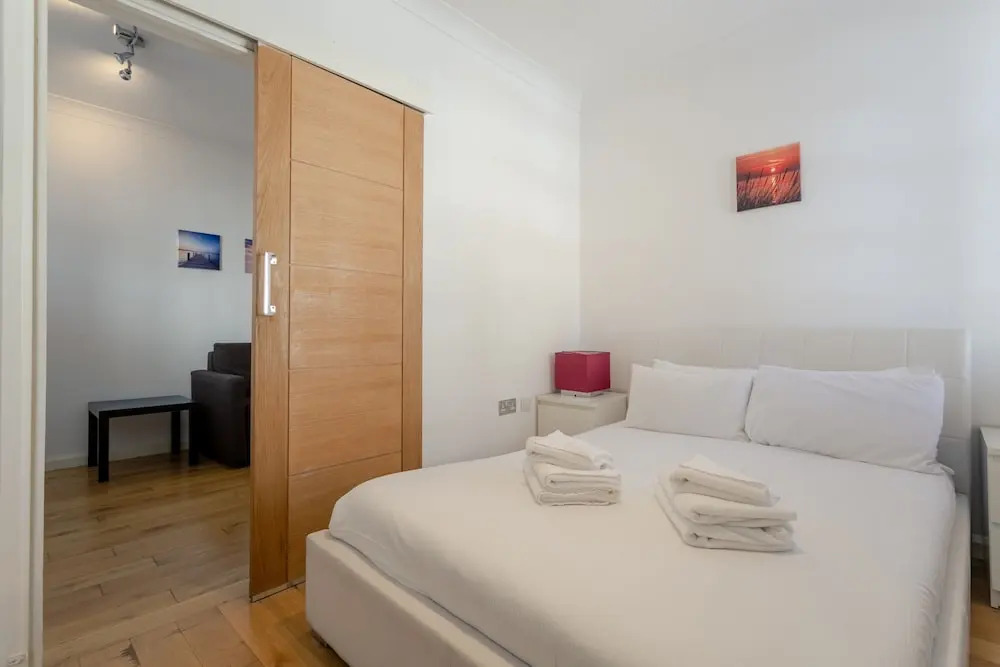 Modern 1 Bedroom Paddington Apartment