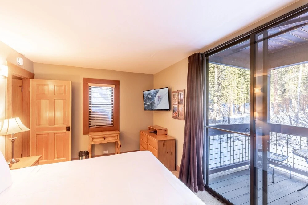 Cozy Aspen Grove 2 bed 2 bath by RedAwning Save 10% on 3 Nights, 15% on 5 Nights!