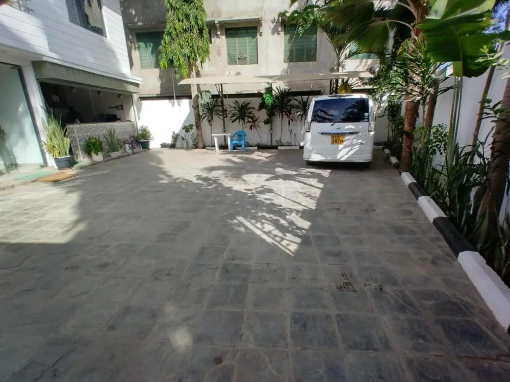 6 Park Retreat