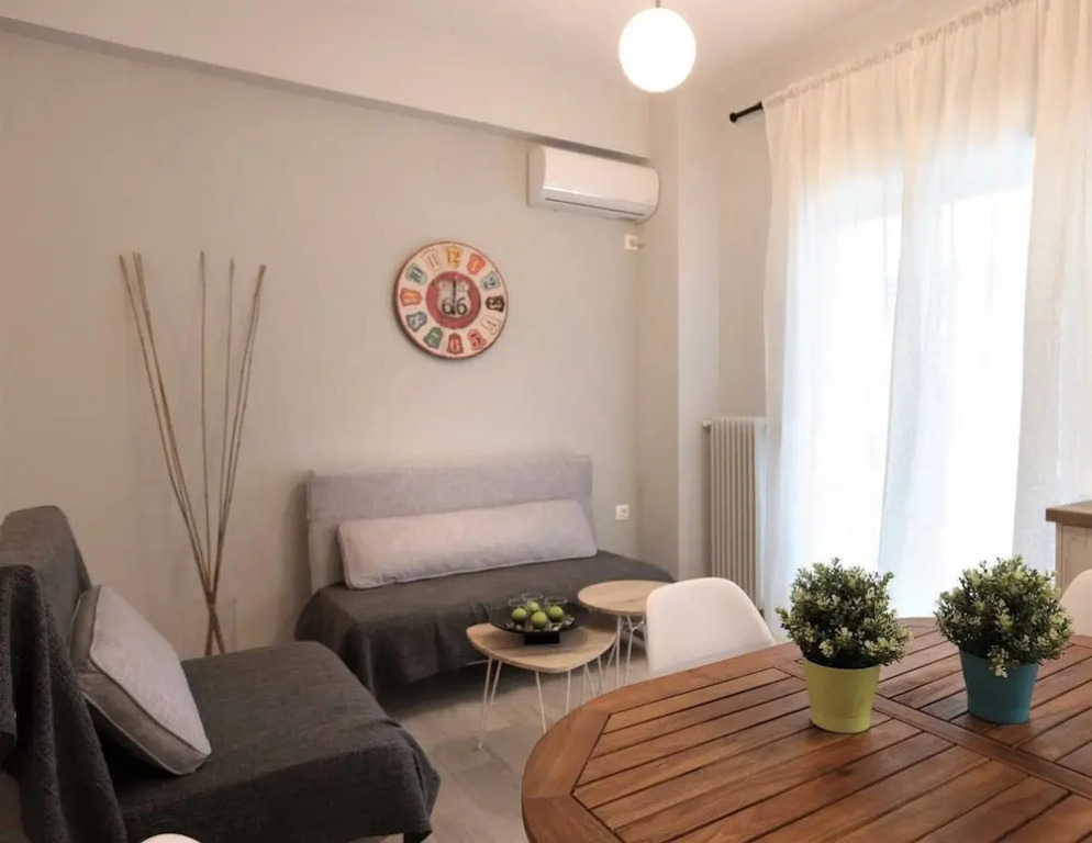 Pale Coloured Apt in Athens Historic Centre
